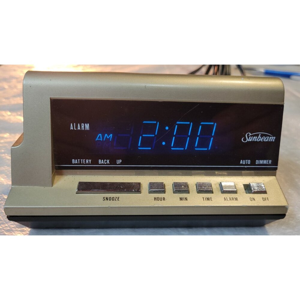 Sunbeam Alarm Clock Model 887-17B Electric Blue LED - Vintage